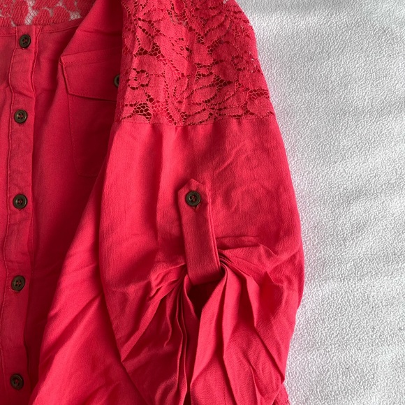 CHARLOTTE RUSSE BUTTON DOWN TOP - Picture 4 of 5